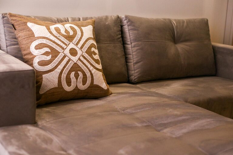 Tips for Creating a Cozy and Inviting Living Room on a Budget