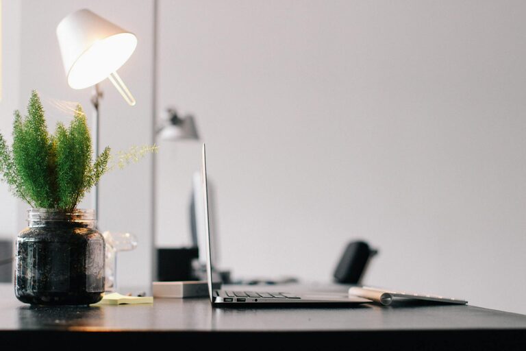 Simple Tips for Organising a Clutter-Free Workspace at Home